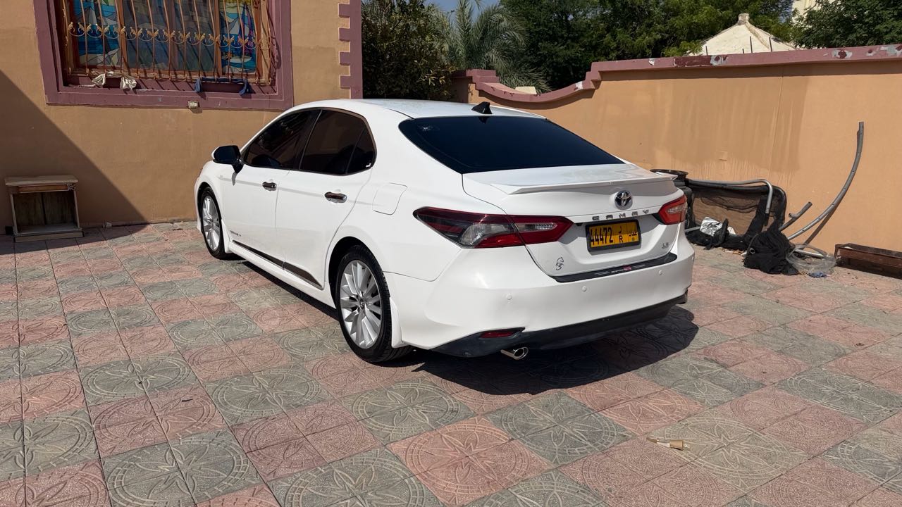 Car Image 2018 TOYOTA CAMRY LE