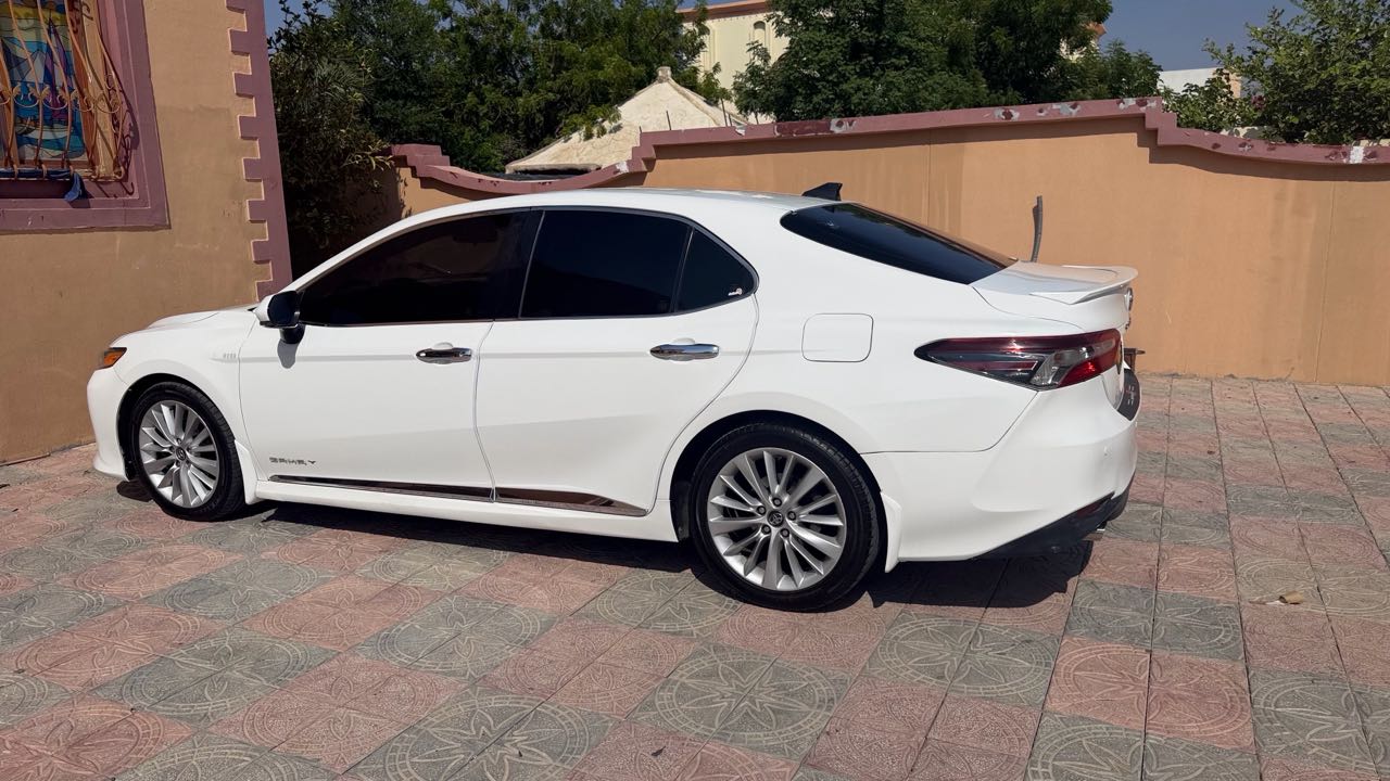Car Image 2018 TOYOTA CAMRY LE