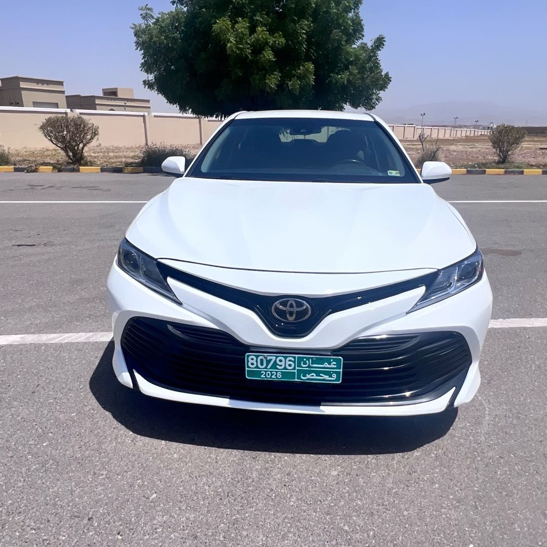 Car Image 2018 TOYOTA CAMRY LE