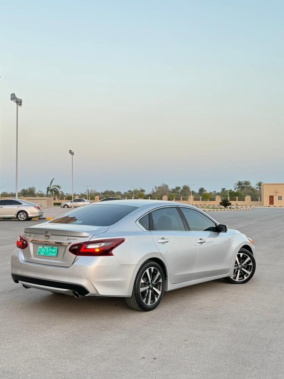 Car Image 2017 NISSAN ALTIMA SR