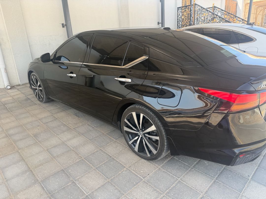 Car Image 2019 NISSAN ALTIMA Platinum 