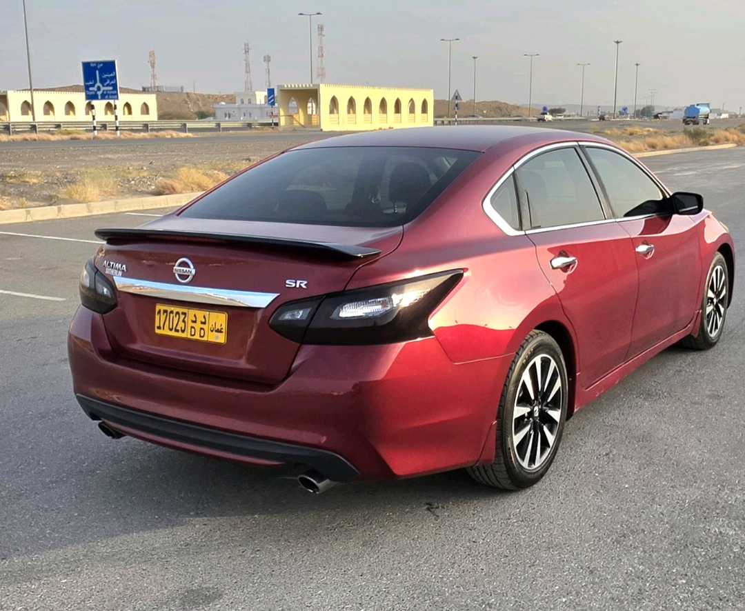Car Image 2017 NISSAN ALTIMA SR