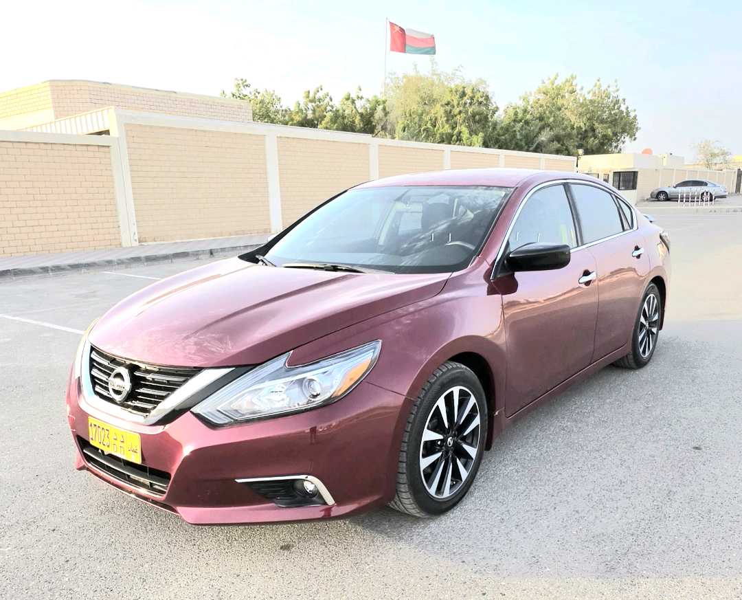 Car Image 2017 NISSAN ALTIMA SR