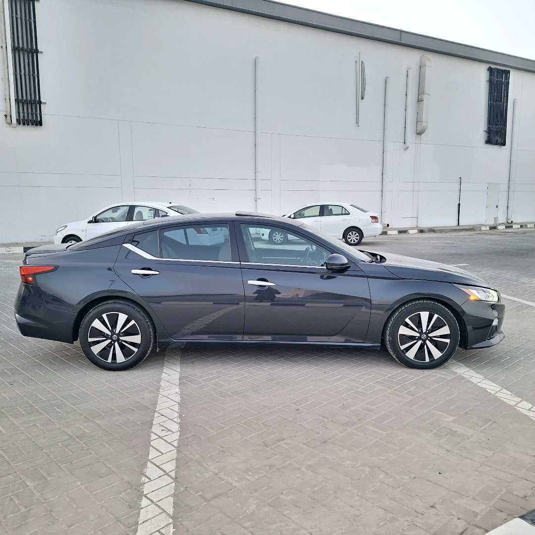 Car Image 2019 NISSAN ALTIMA SV