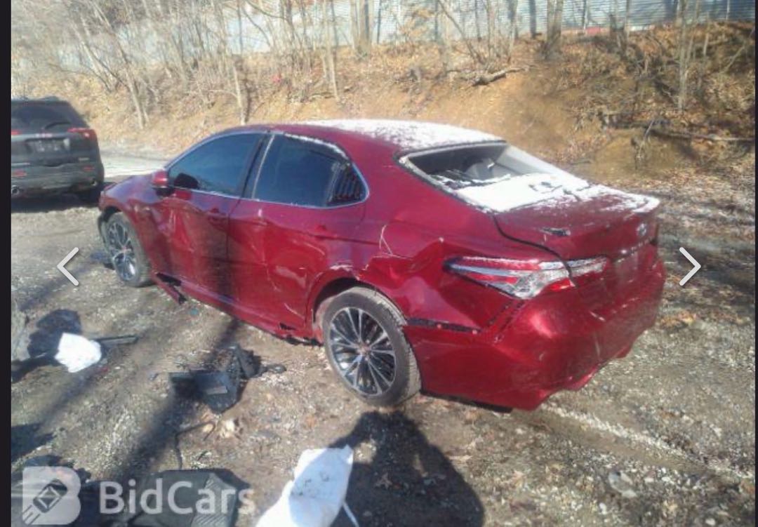 Car Image 2018 TOYOTA CAMRY SE