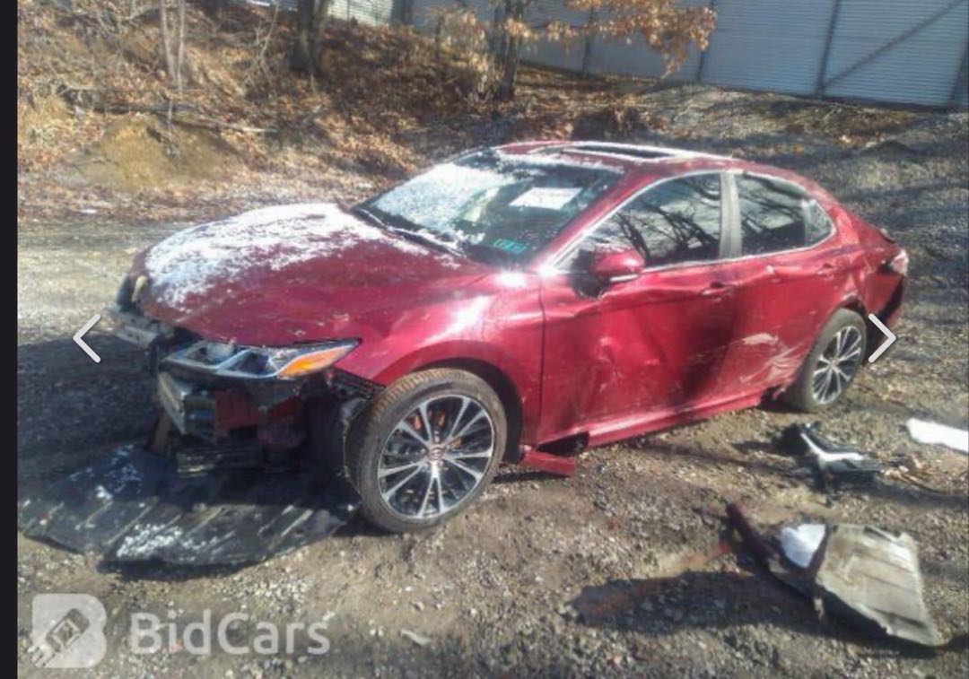 Car Image 2018 TOYOTA CAMRY SE