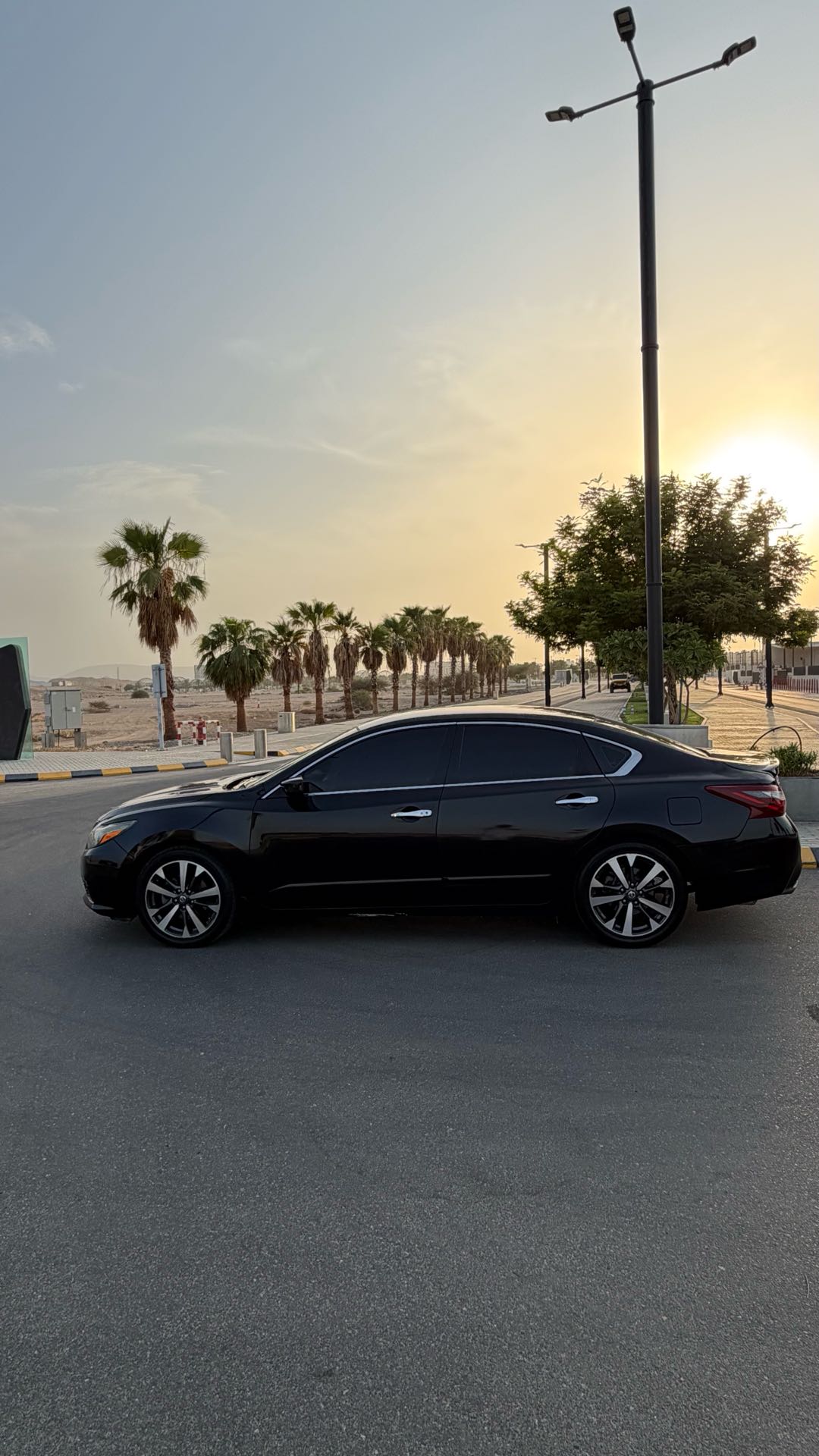 Car Image 2016 NISSAN ALTIMA SR