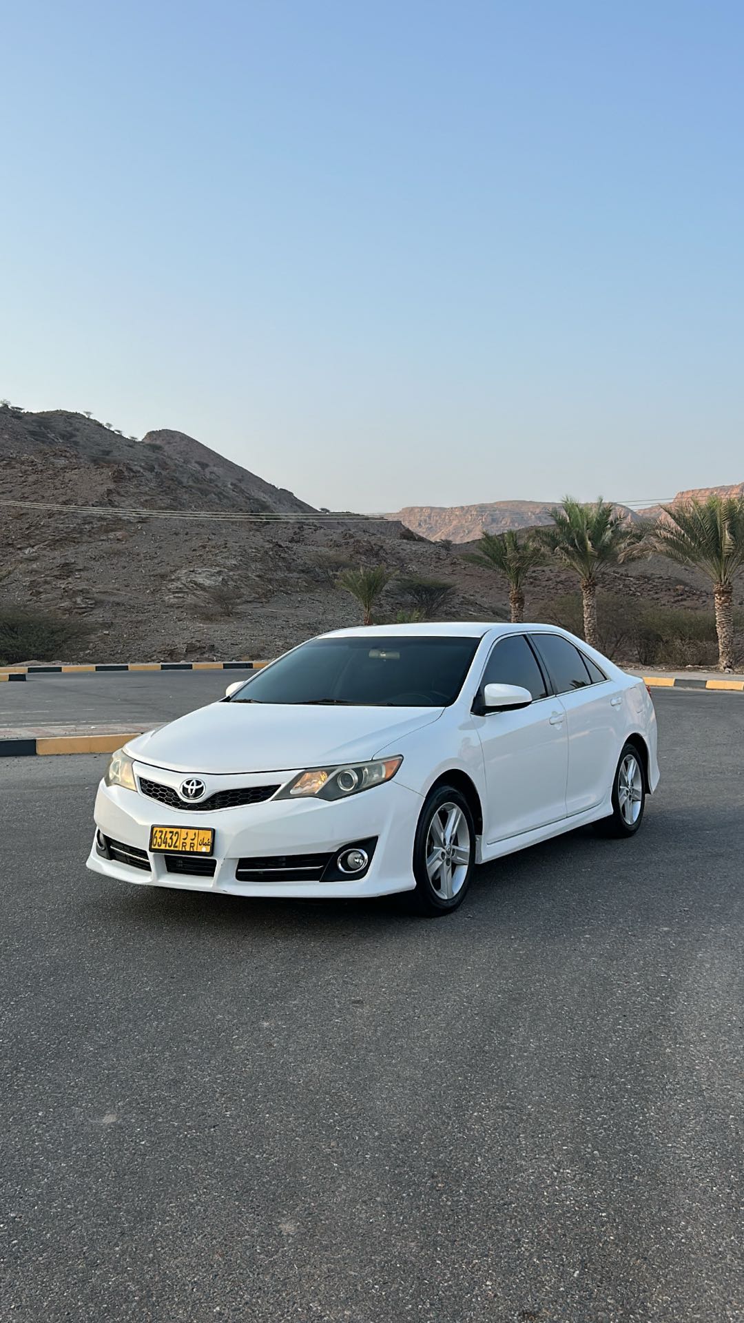 Car Image 2014 TOYOTA CAMRY SE