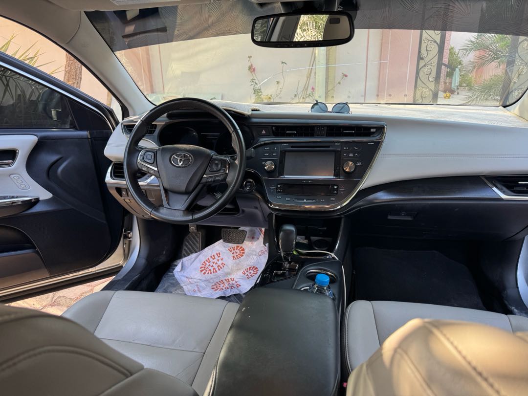 Car Image 2018 TOYOTA AVALON XLE