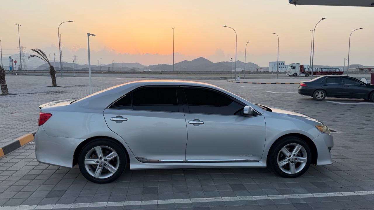 Car Image 2014 TOYOTA CAMRY SE