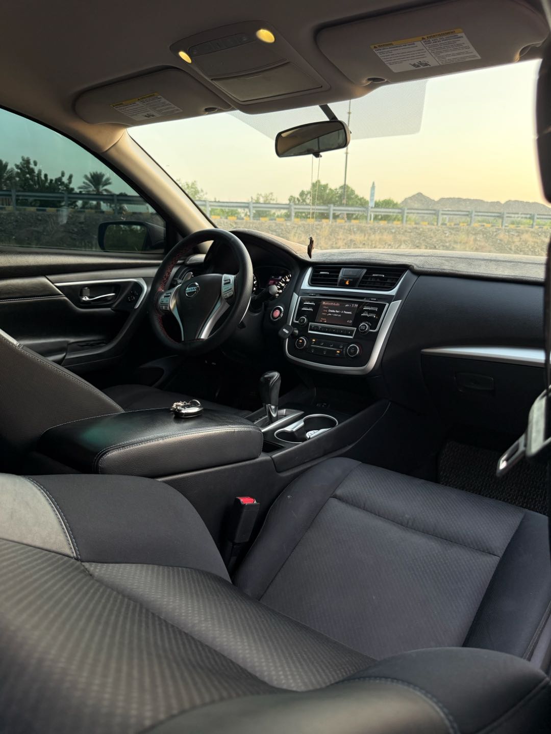 Car Image 2017 NISSAN ALTIMA SR