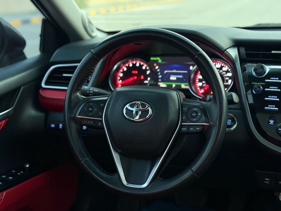Car Image 2018 TOYOTA CAMRY XSE