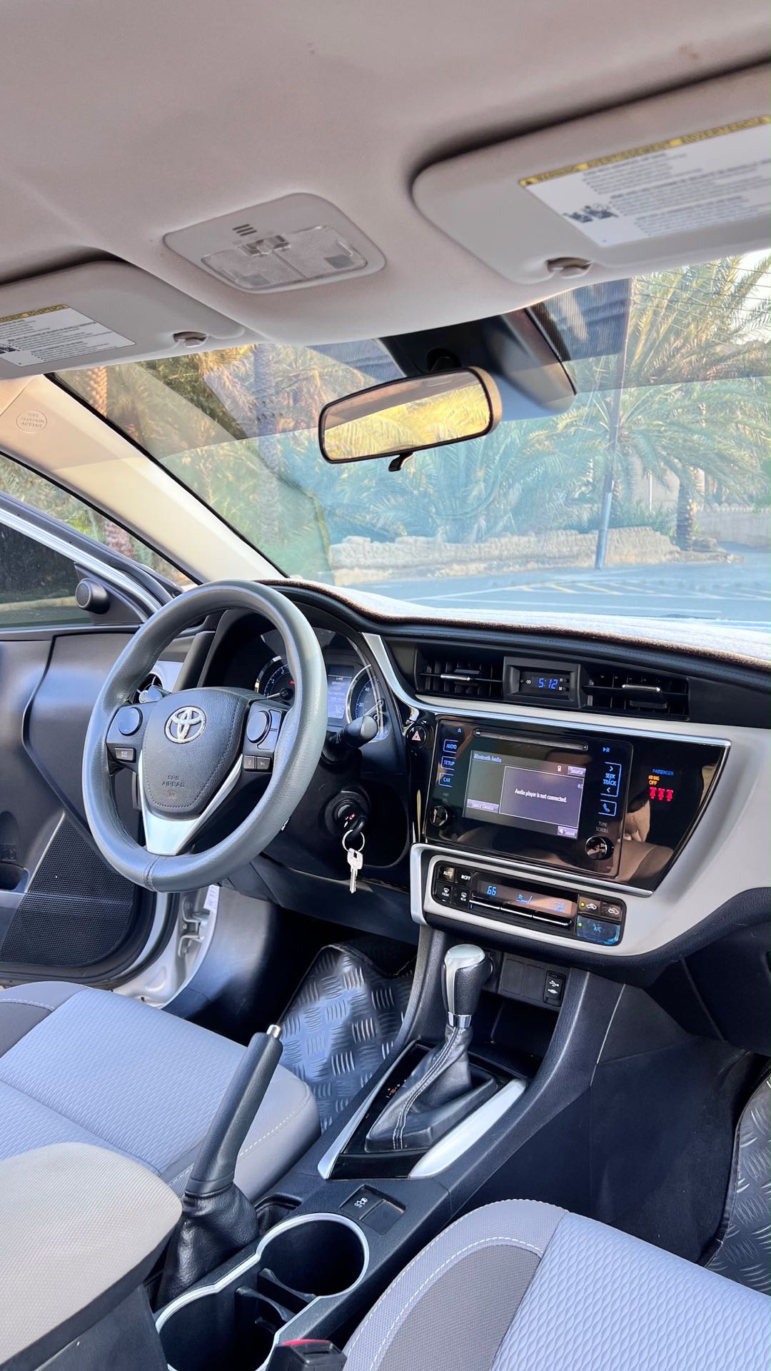 Car Image 2018 TOYOTA COROLLA LE