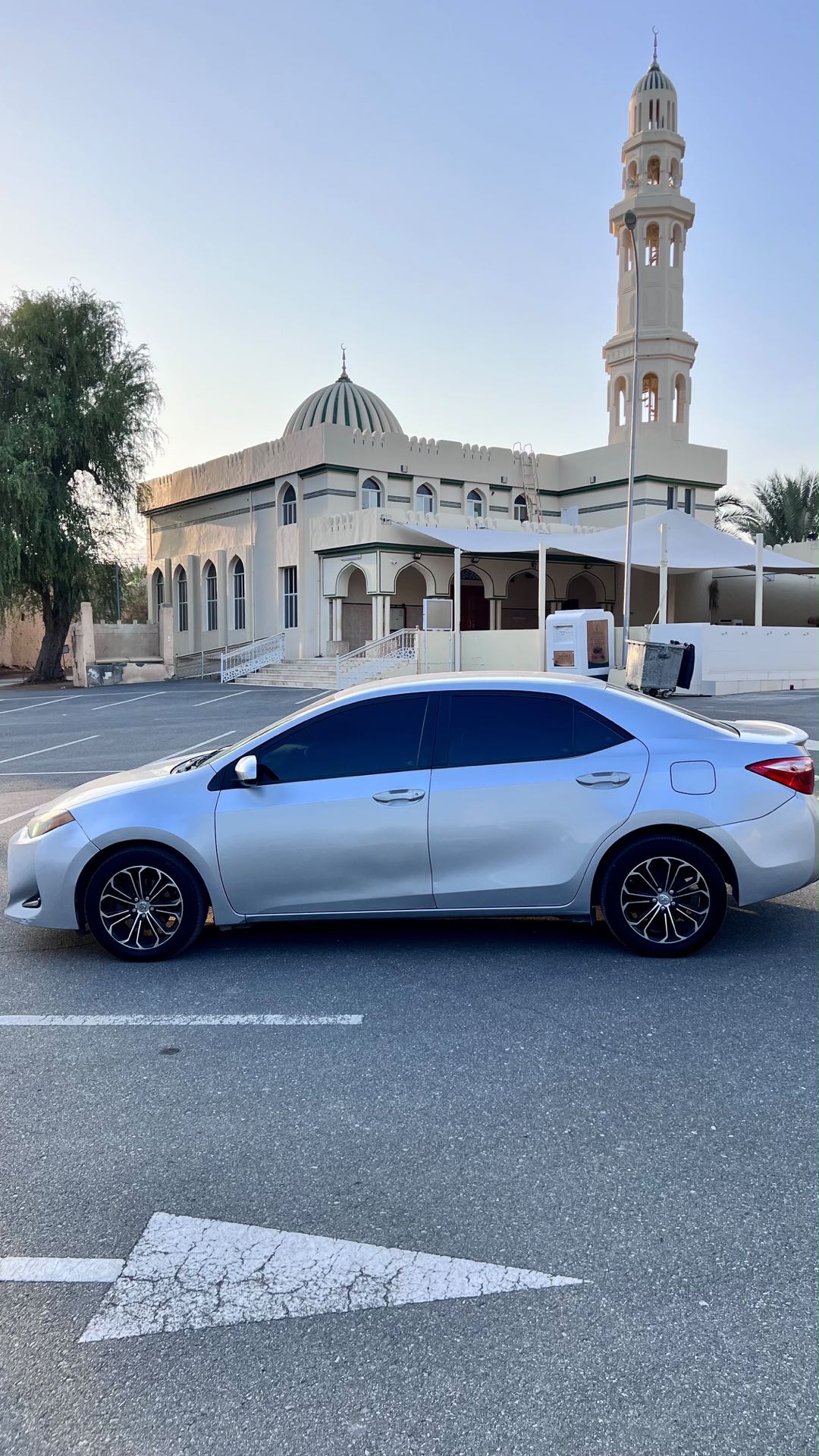 Car Image 2018 TOYOTA COROLLA LE