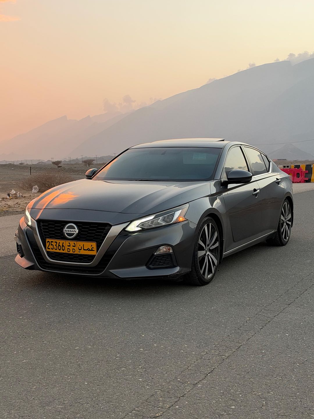 Car Image 2019 NISSAN ALTIMA SR