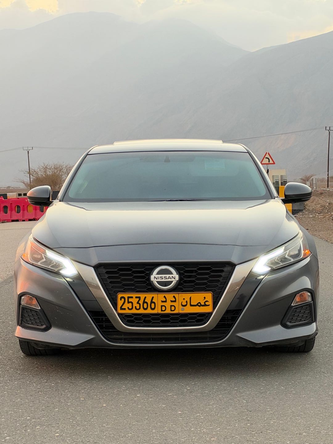 Car Image 2019 NISSAN ALTIMA SR