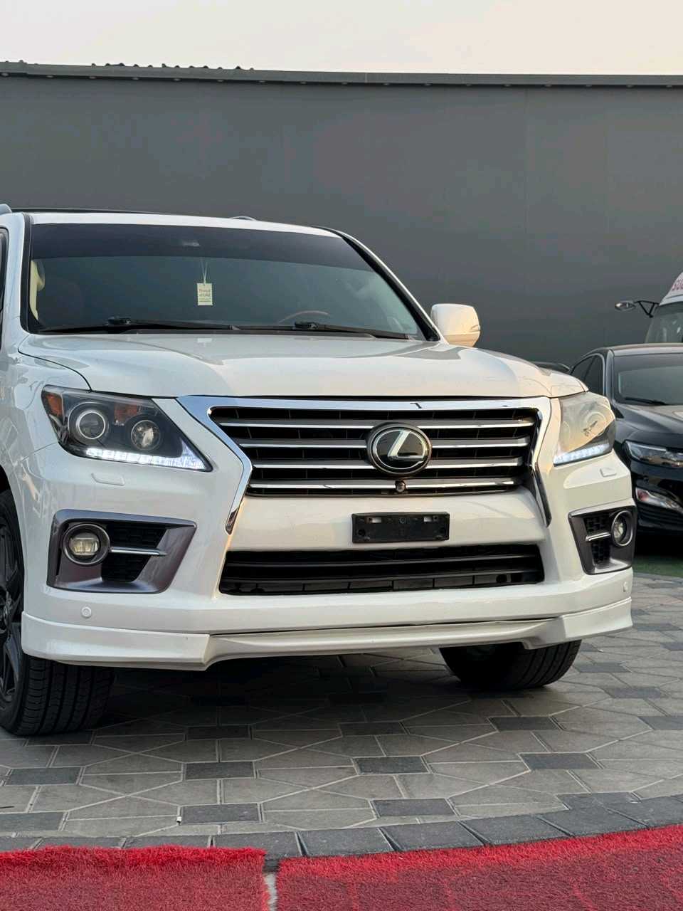 Car Image 2015 LEXUS LX 570
