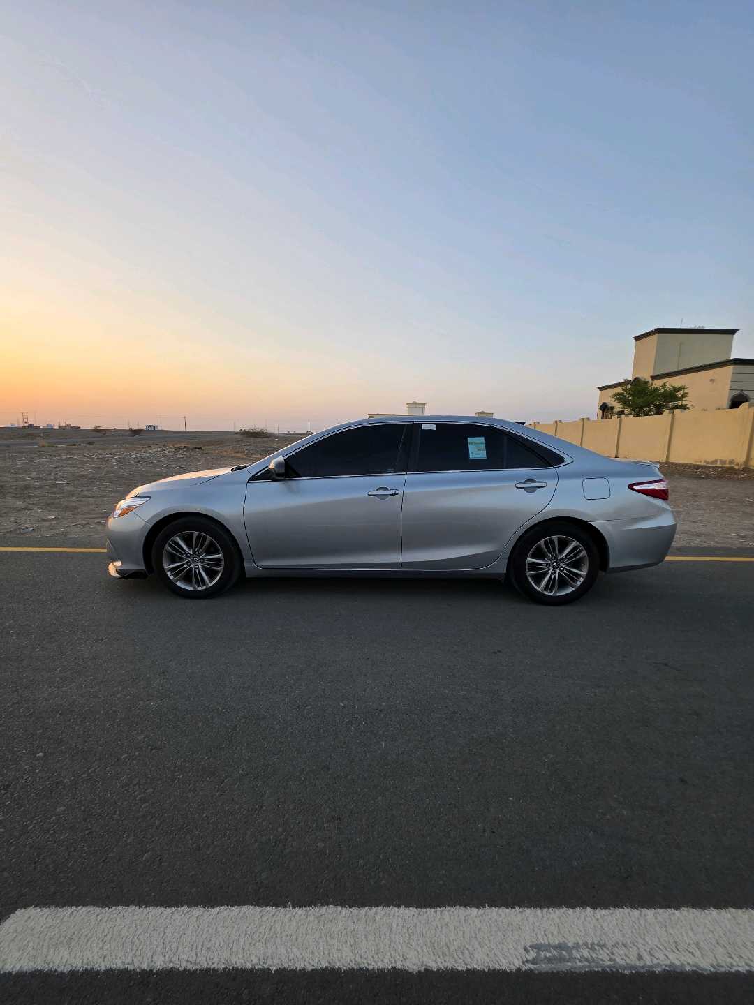 Car Image 2016 TOYOTA CAMRY SE