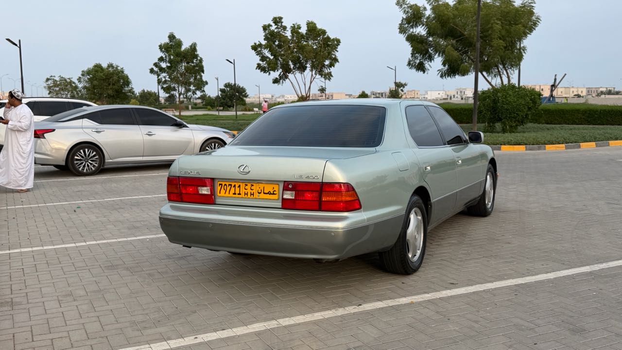 Car Image 1998 LEXUS LS 400