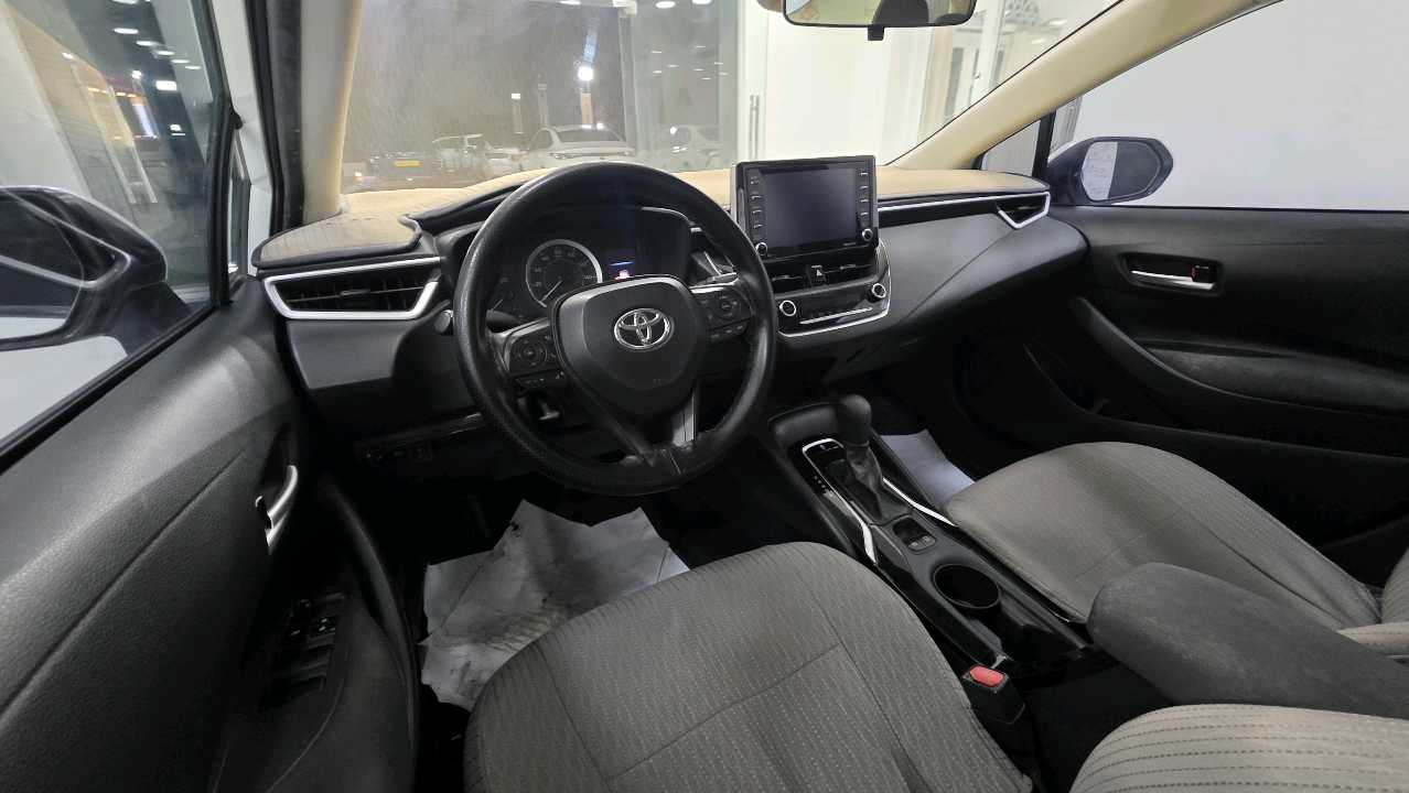 Car Image 2021 TOYOTA COROLLA LE