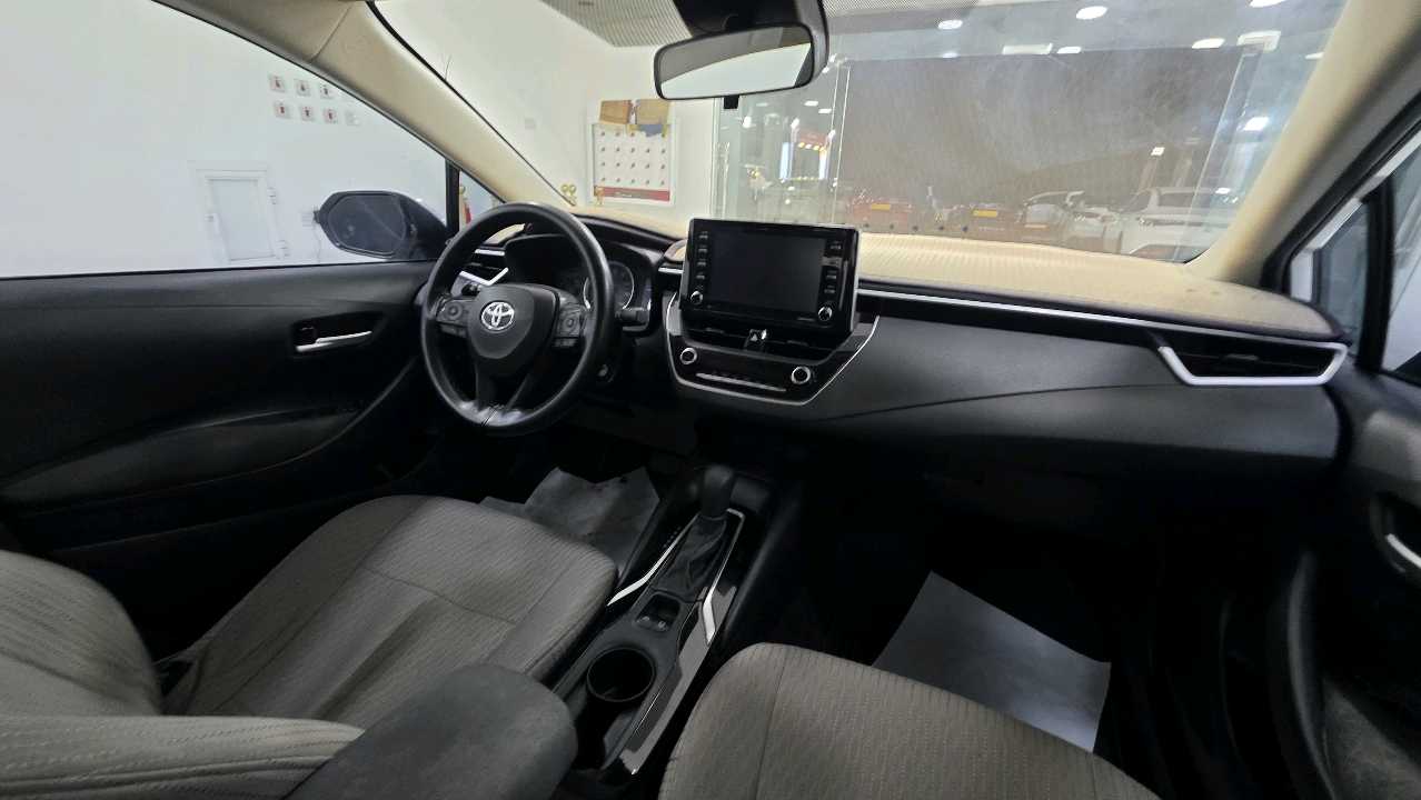 Car Image 2021 TOYOTA COROLLA LE