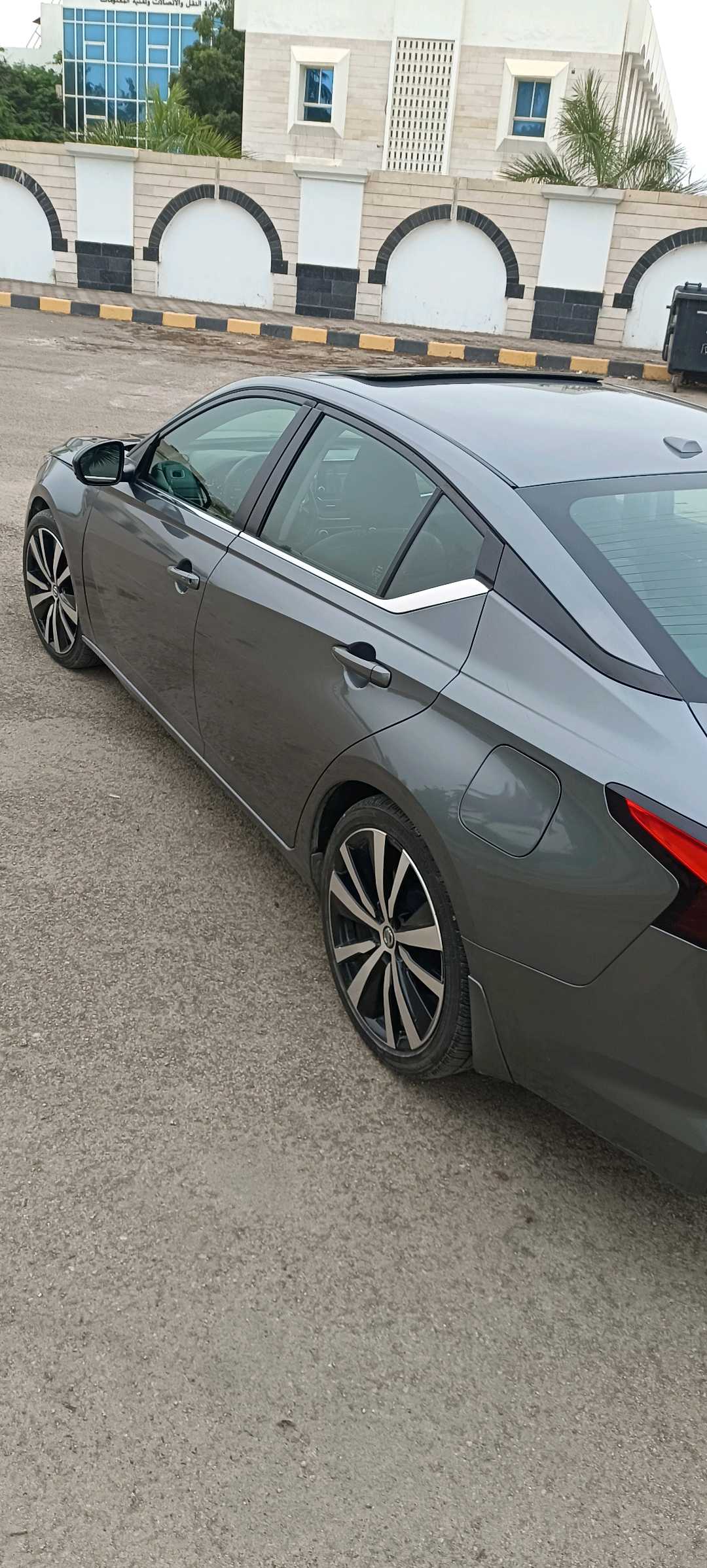 Car Image 2021 NISSAN ALTIMA SR