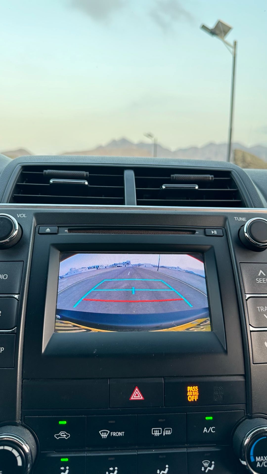 Car Image 2017 TOYOTA CAMRY SE