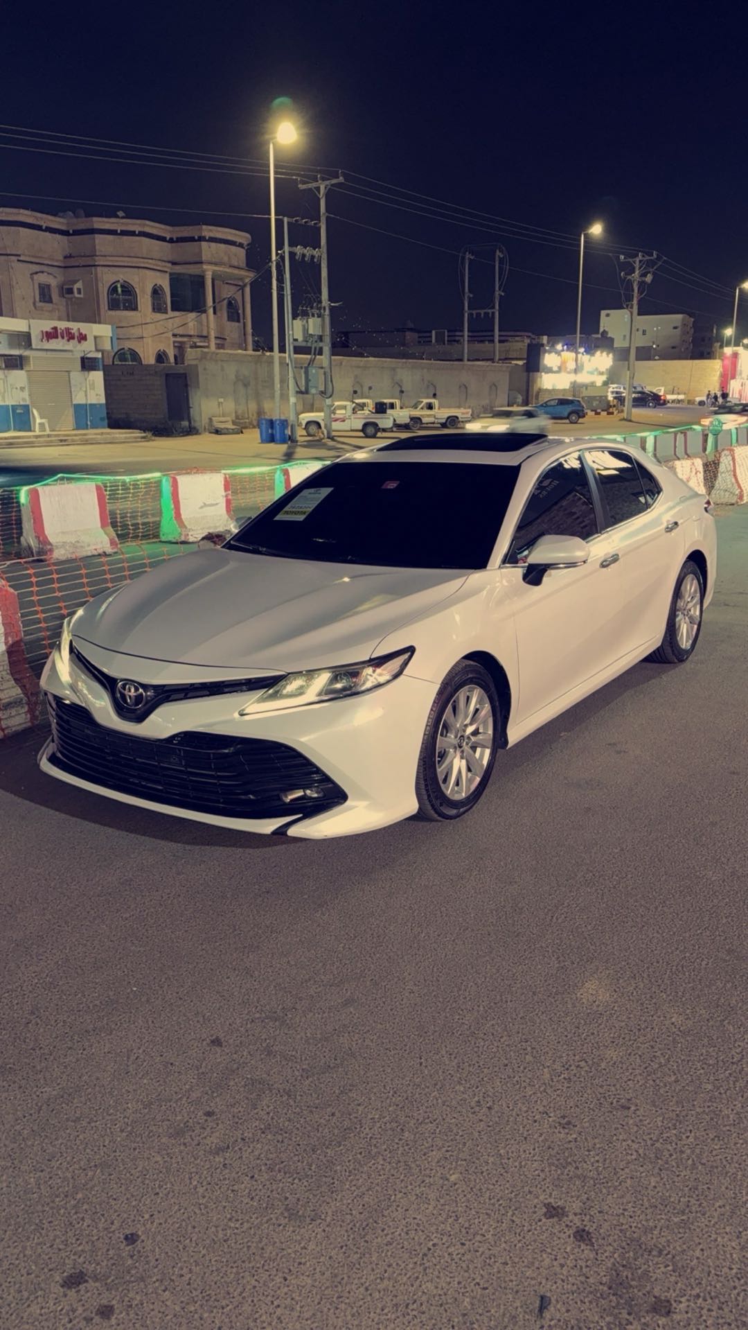 Car Image 2018 TOYOTA CAMRY GLE