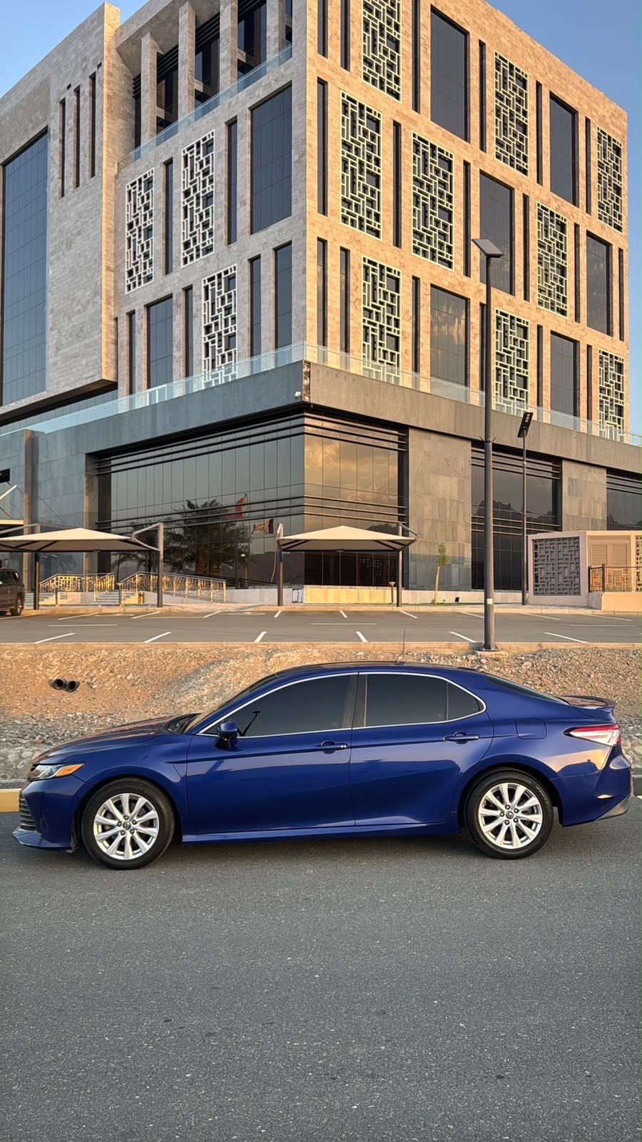 Car Image 2018 TOYOTA CAMRY LE