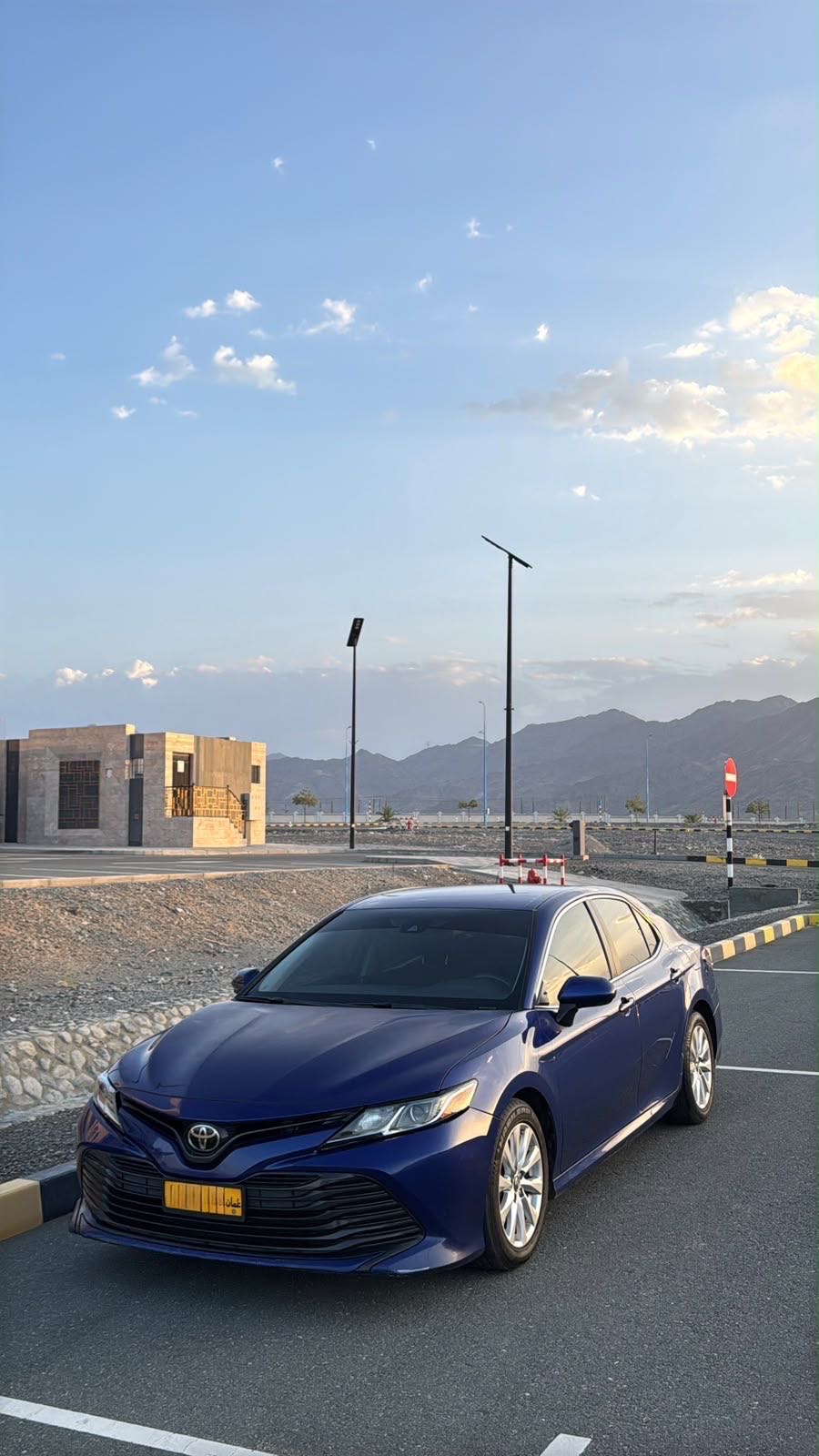 Car Image 2018 TOYOTA CAMRY LE