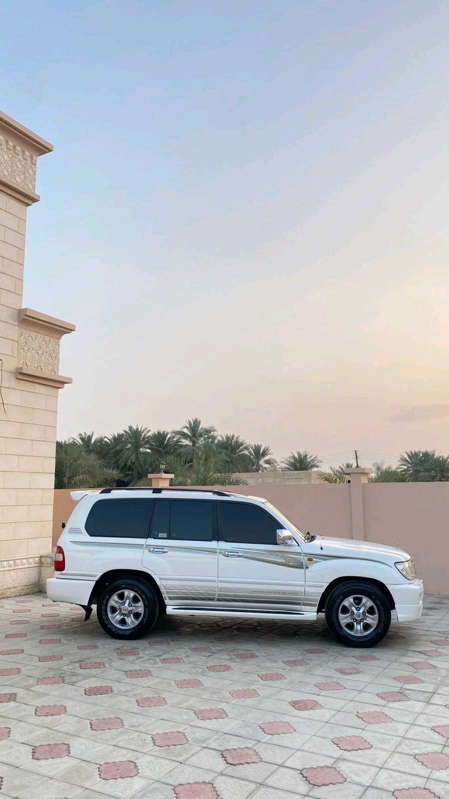 Car Image 1999 TOYOTA LAND CRUISER 