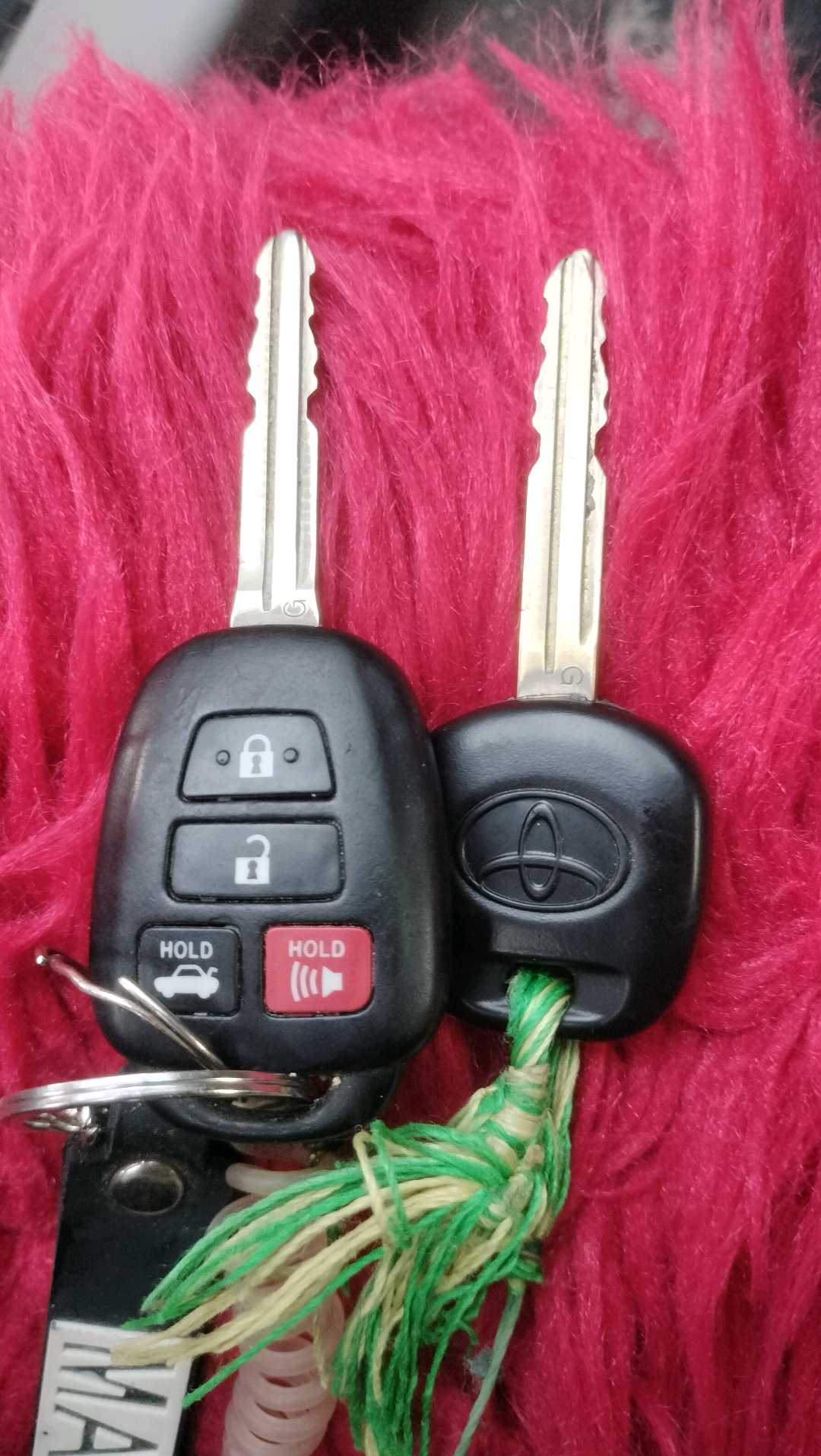 Car Image 2014 TOYOTA CAMRY LE