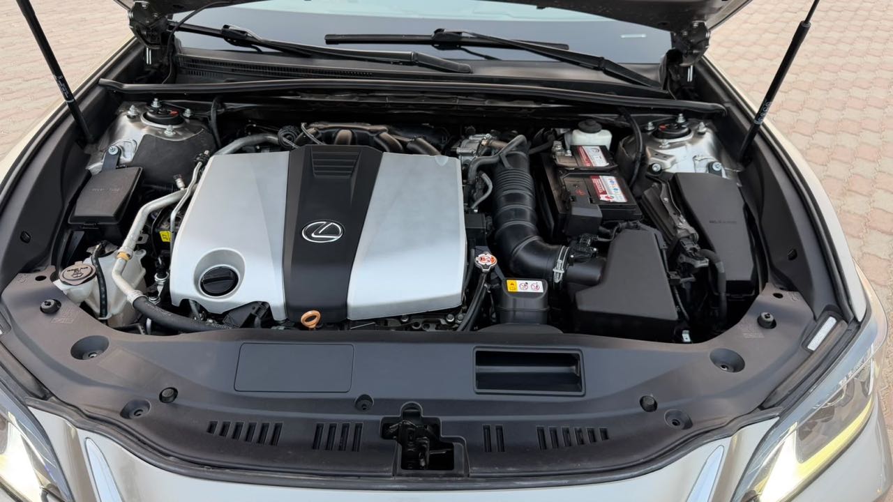 Car Image 2019 LEXUS ES 350