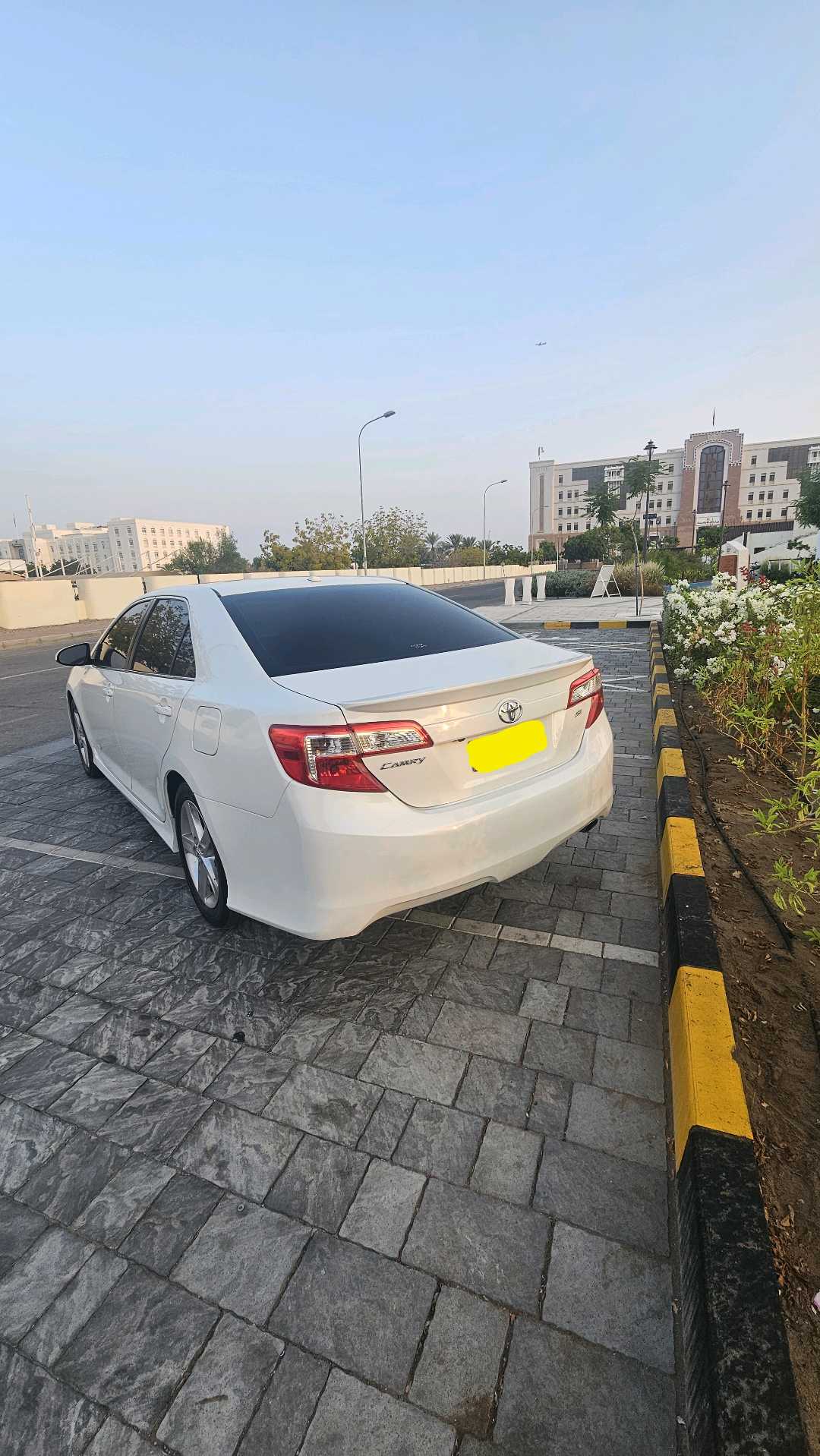 Car Image 2013 TOYOTA CAMRY SE