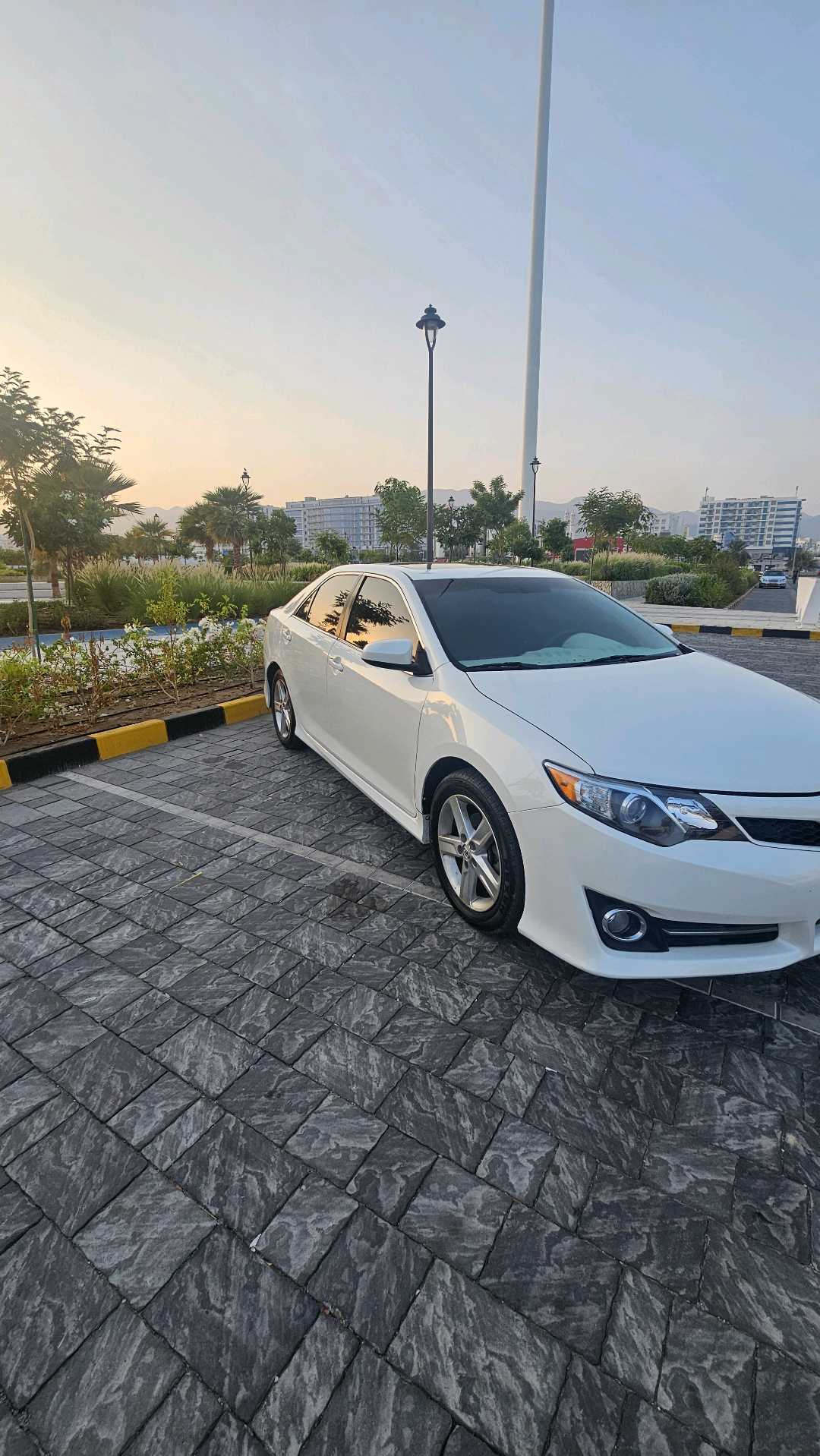 Car Image 2013 TOYOTA CAMRY SE