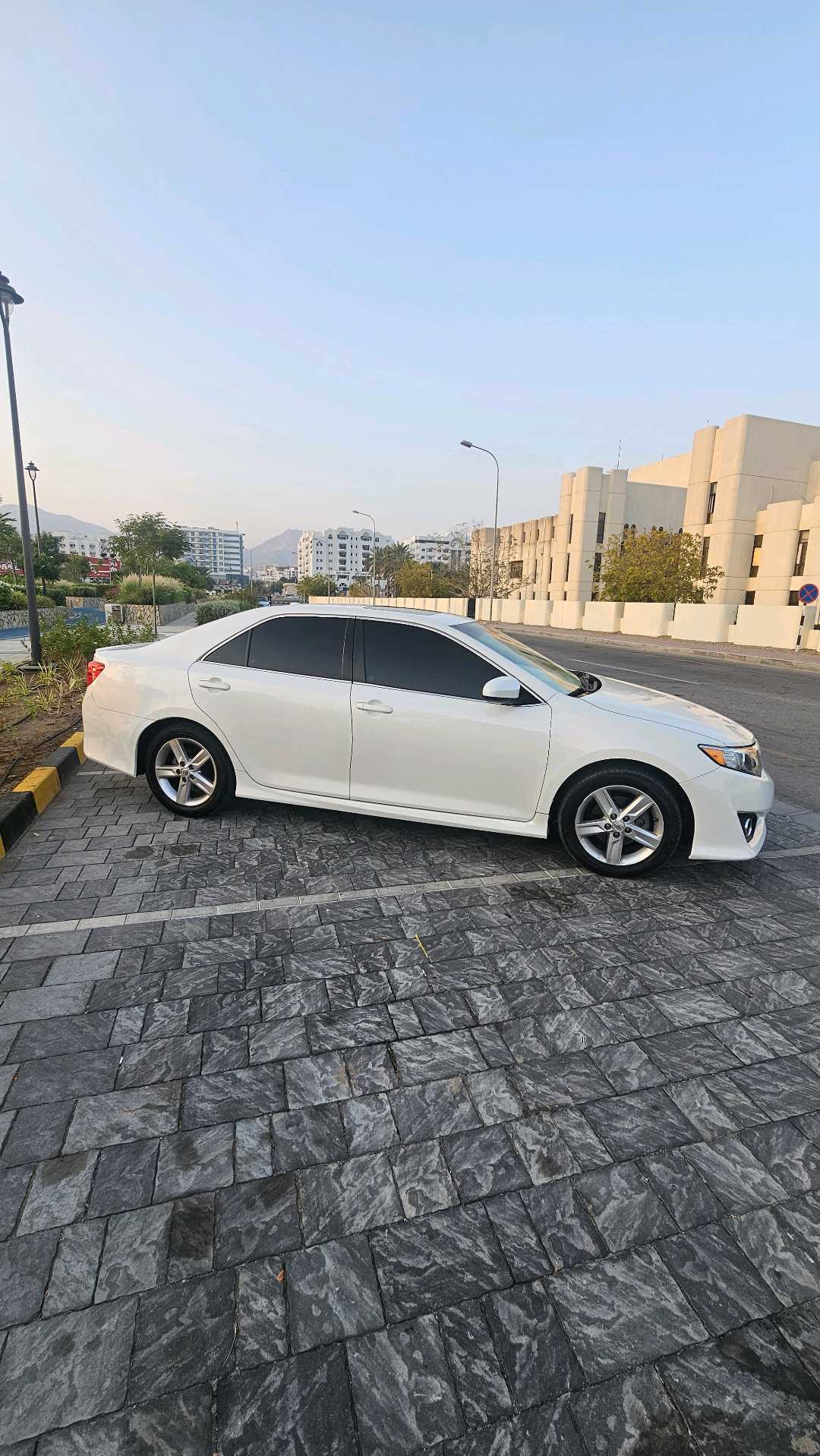 Car Image 2013 TOYOTA CAMRY SE