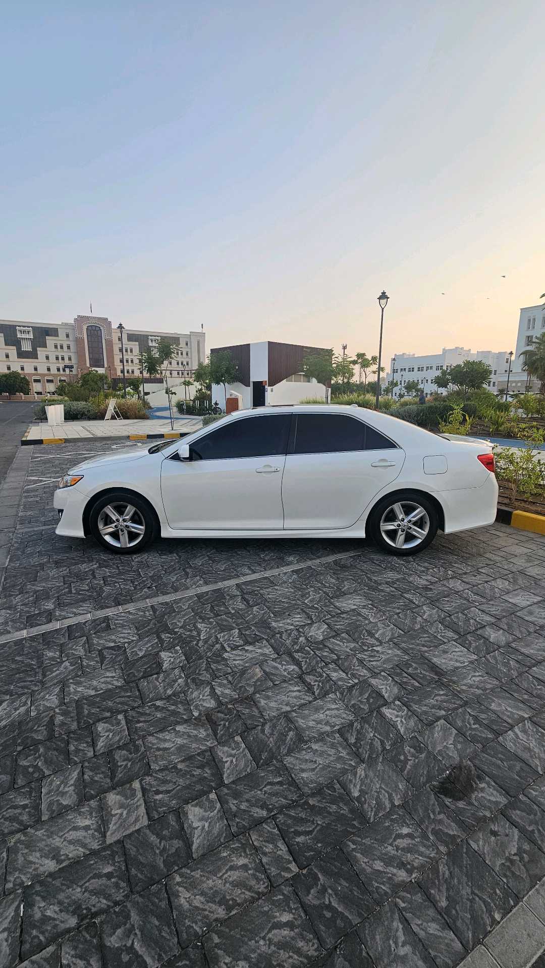 Car Image 2013 TOYOTA CAMRY SE
