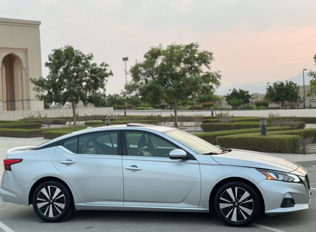 Car Image 2019 NISSAN ALTIMA SL