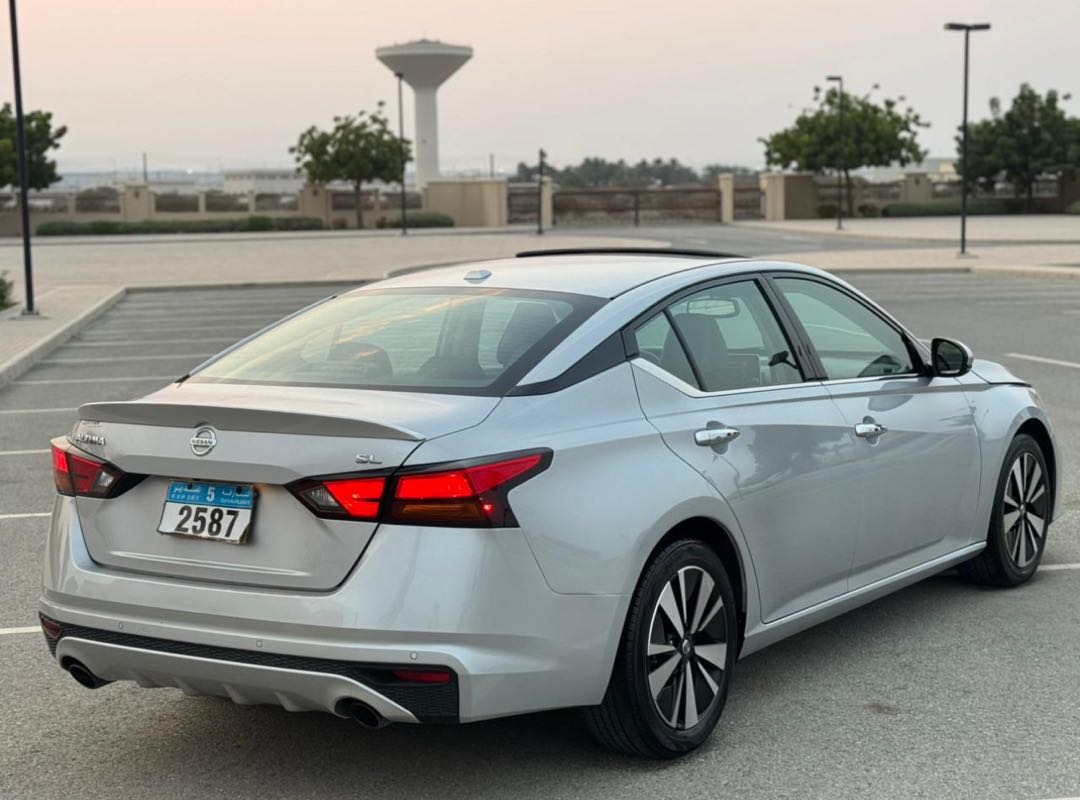 Car Image 2019 NISSAN ALTIMA SL
