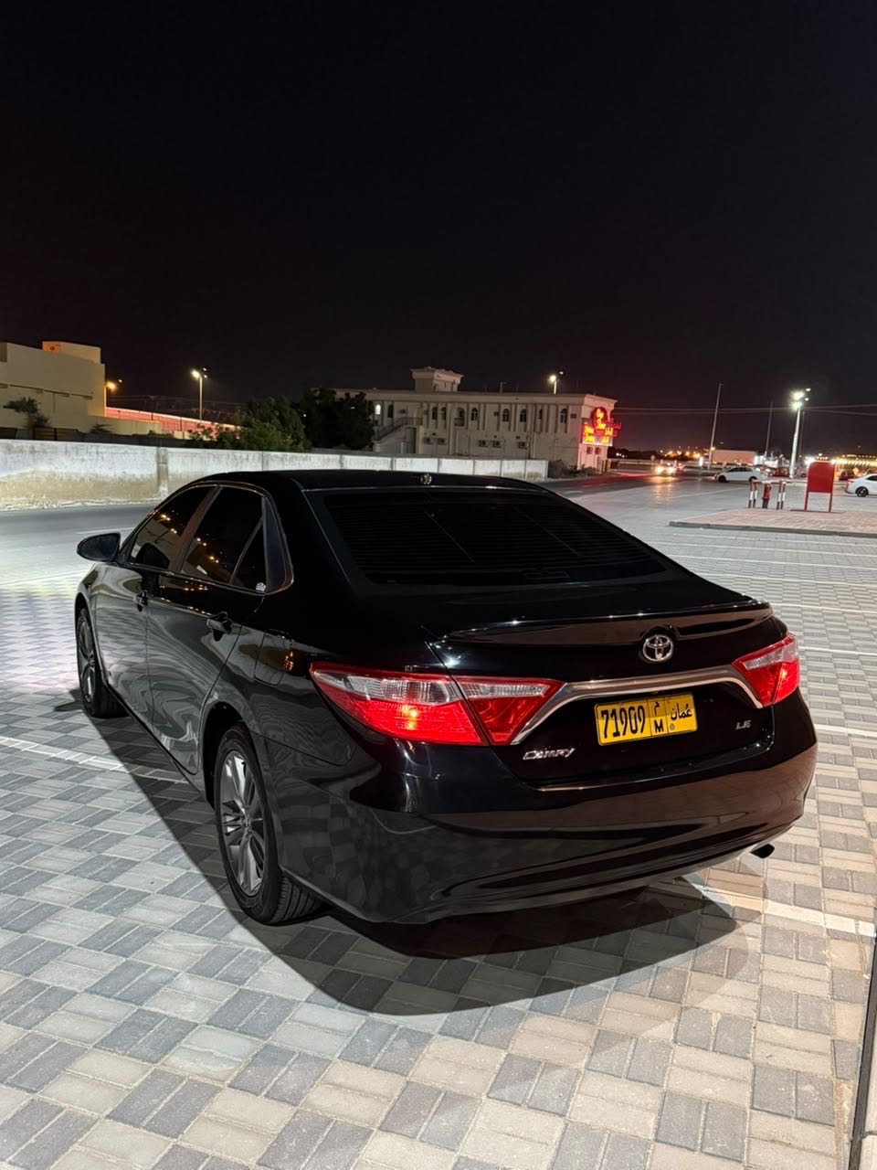 Car Image 2015 TOYOTA CAMRY LE