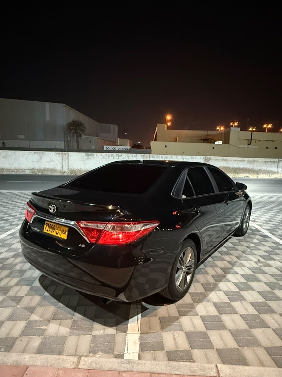 Car Image 2015 TOYOTA CAMRY LE