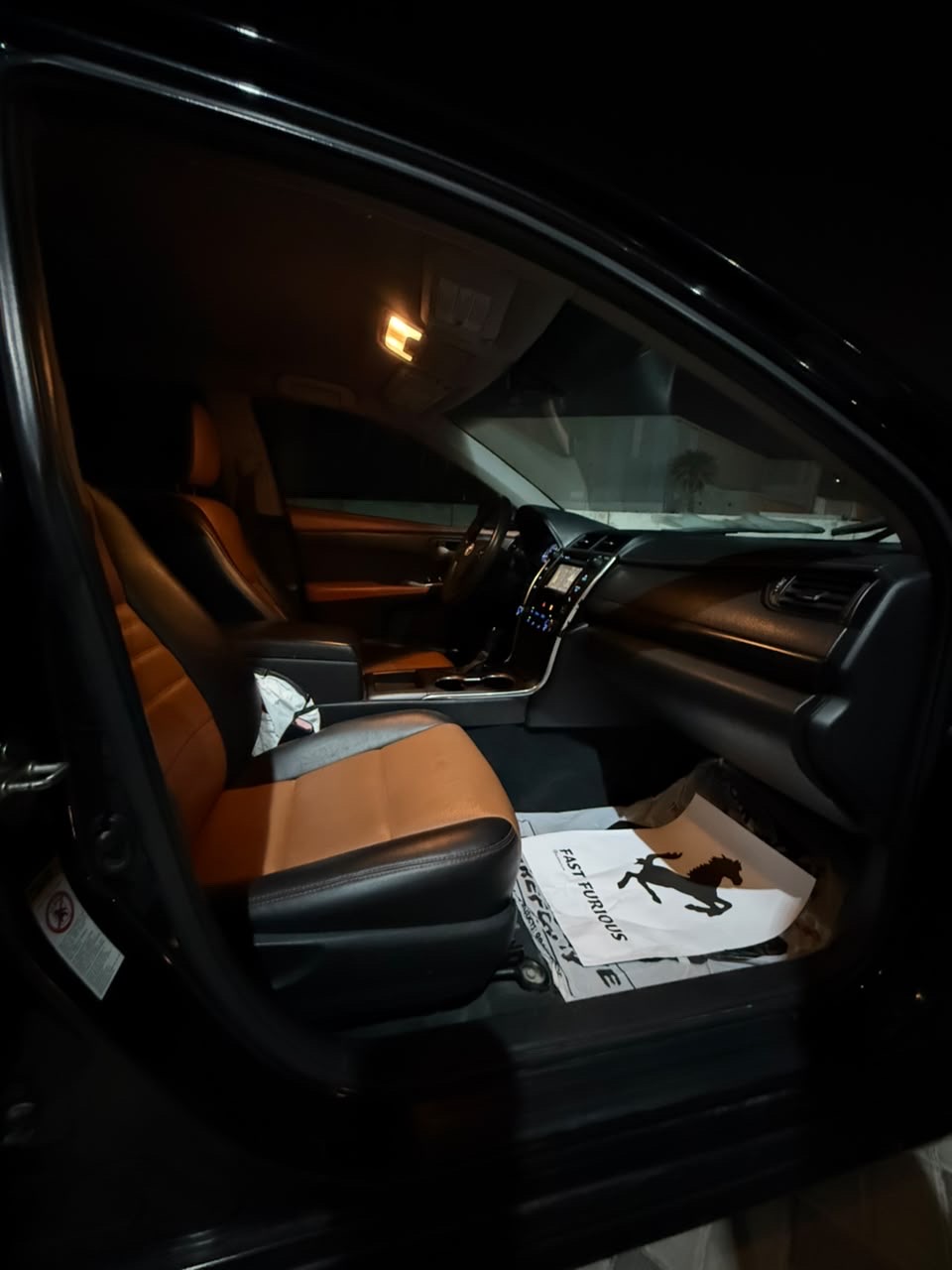 Car Image 2015 TOYOTA CAMRY LE