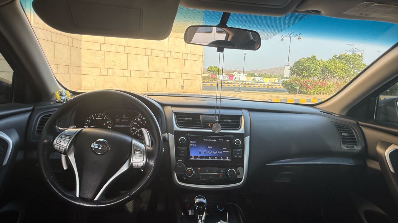 Car Image 2018 NISSAN ALTIMA SR