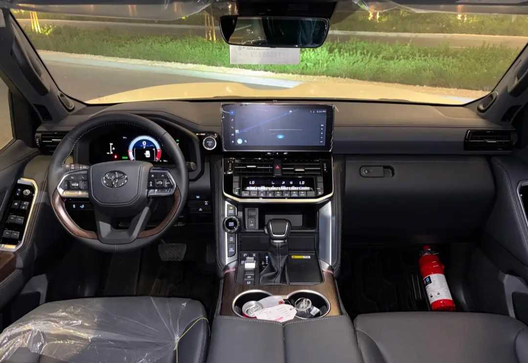 Car Image 2026 TOYOTA LAND CRUISER GX.R