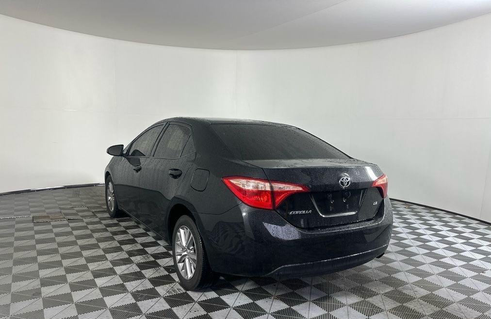 Car Image 2017 TOYOTA COROLLA LE