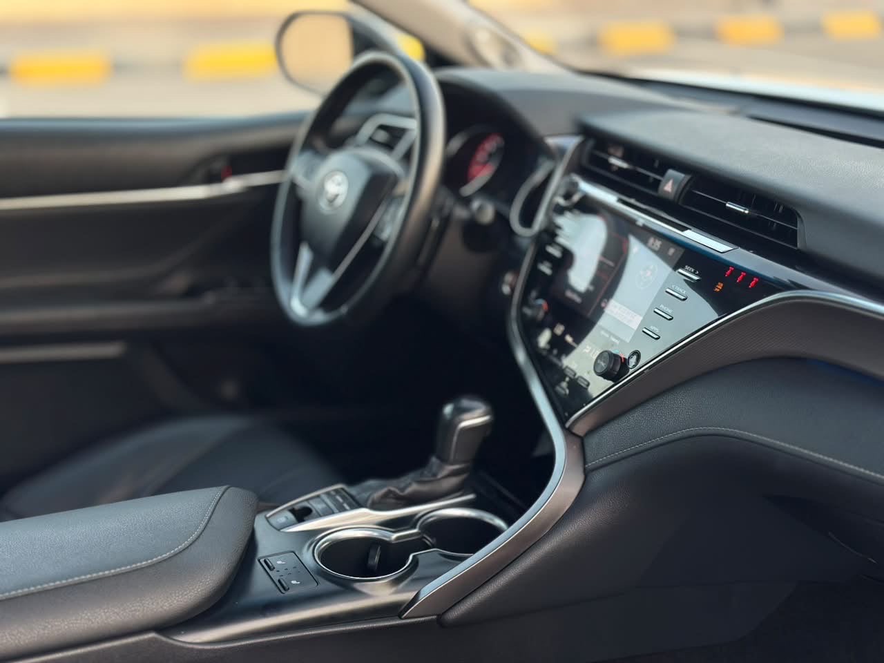 Car Image 2018 TOYOTA CAMRY XSE