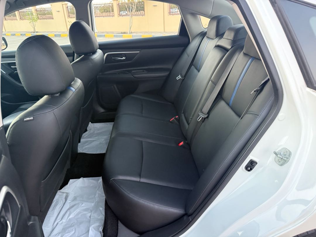 Car Image 2018 NISSAN ALTIMA SR
