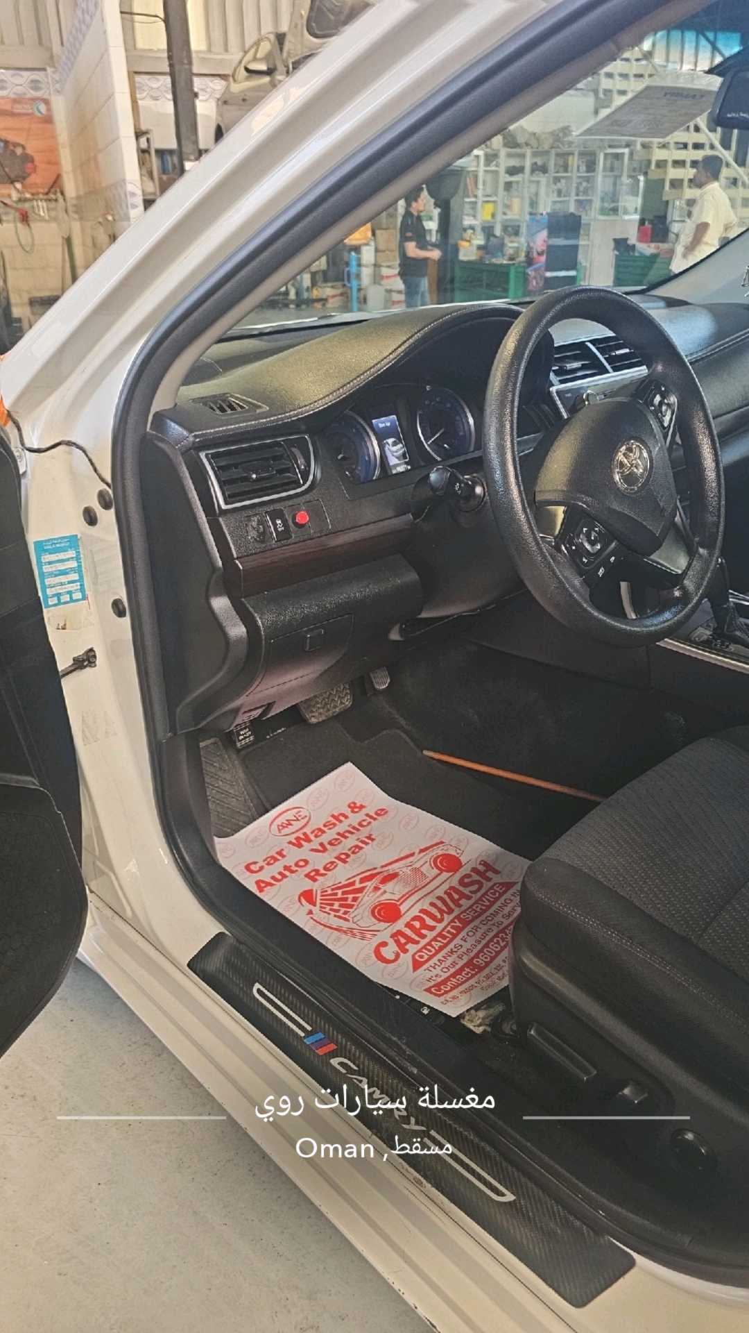 Car Image 2017 TOYOTA CAMRY LE