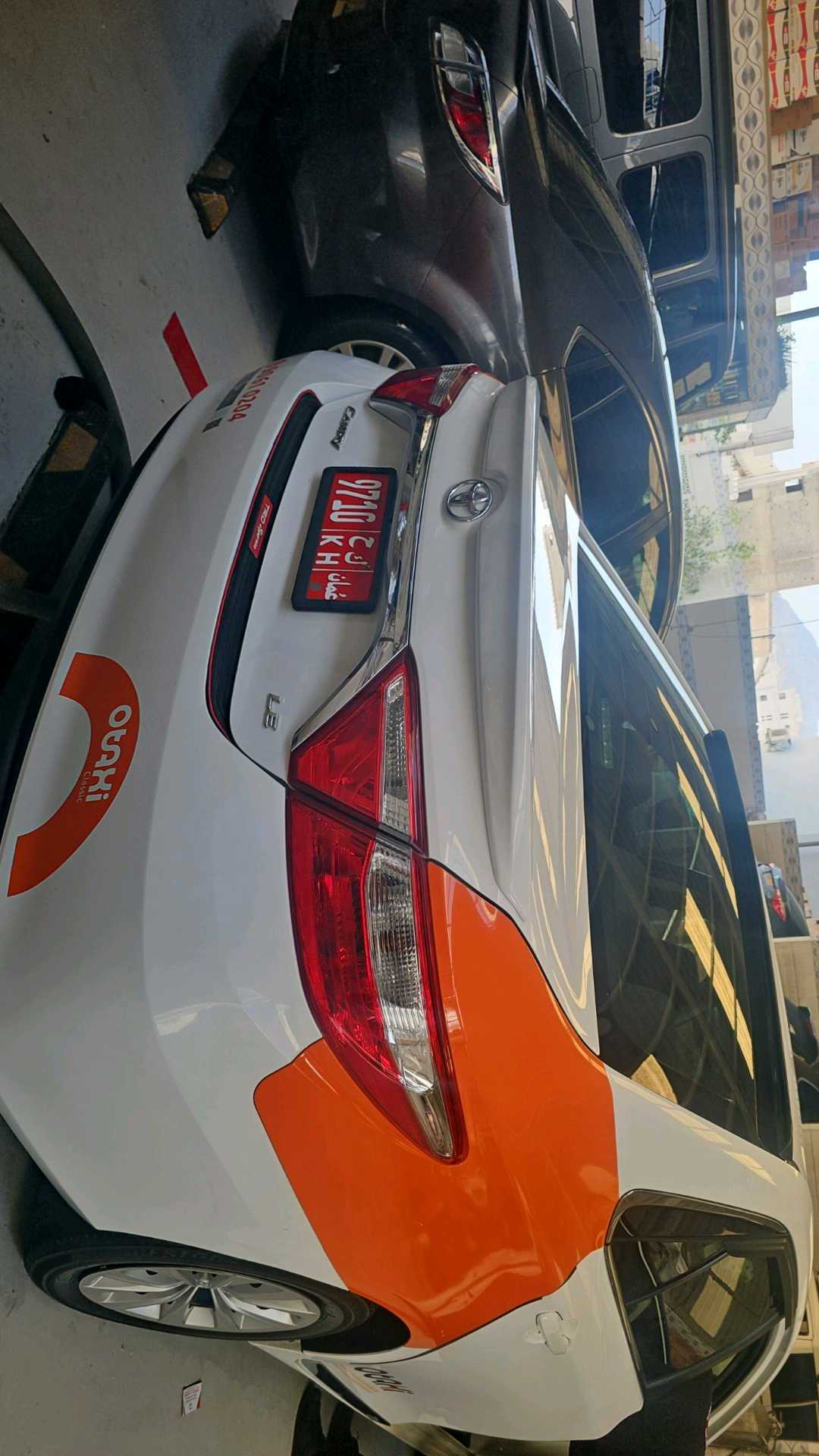Car Image 2017 TOYOTA CAMRY LE