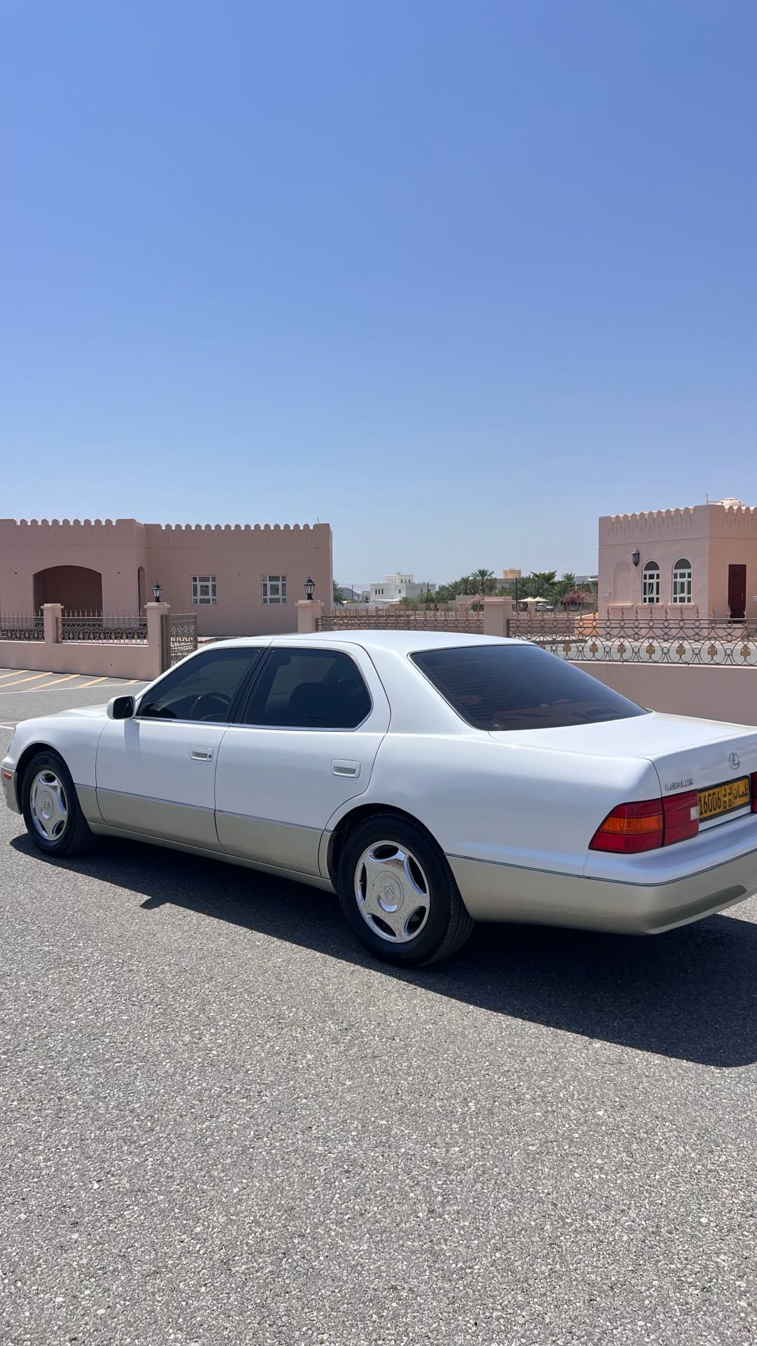 Car Image 1998 LEXUS LS 400